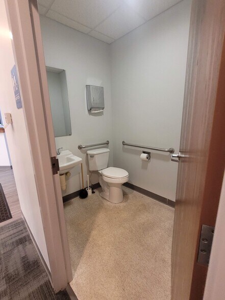 More Photos Of 5797 Beechcroft Rd, Columbus Medical For Lease