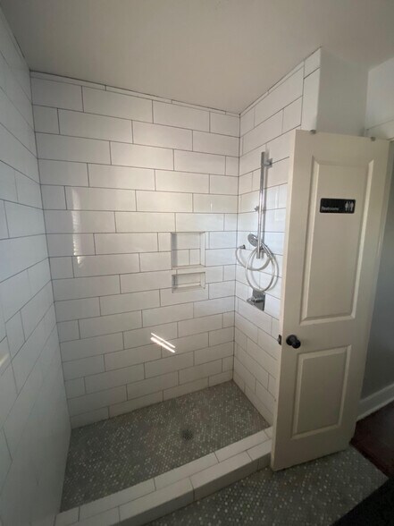 More Photos Of 1617 Ashley River Rd, Charleston Freestanding For Lease