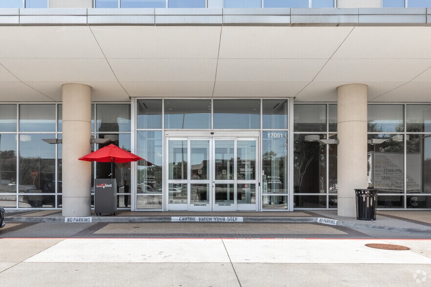 More Photos Of 17051 N Dallas Pky, Addison Medical For Lease