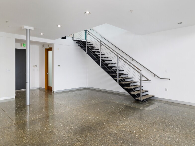 More Photos Of 227 California St, El Segundo Loft Creative Space For Lease