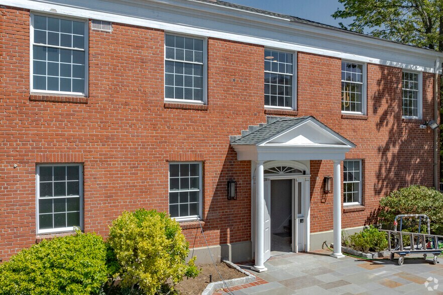 More Photos Of 30 E Elm St, Greenwich Office For Lease