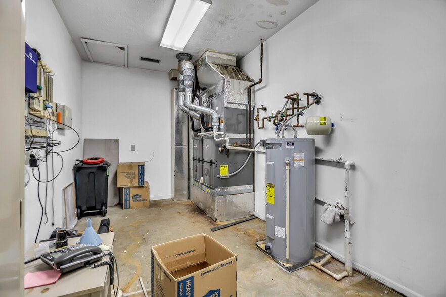 More Photos Of 5 Industrial Park Dr, Hendersonville Freestanding For Sale