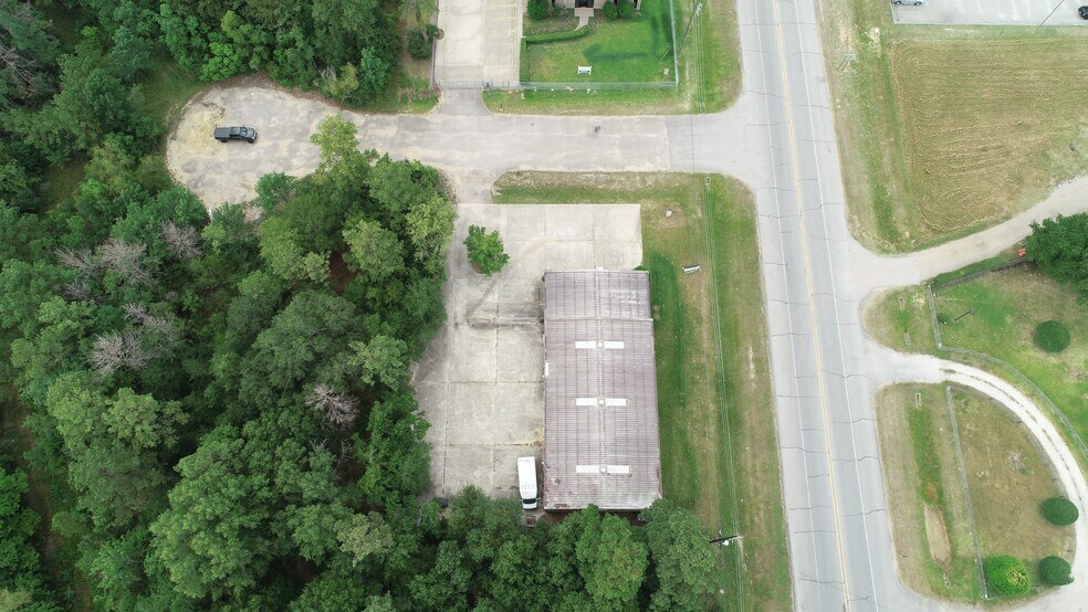 More Photos Of 262 Beach Airport Rd, Conroe Warehouse For Sale