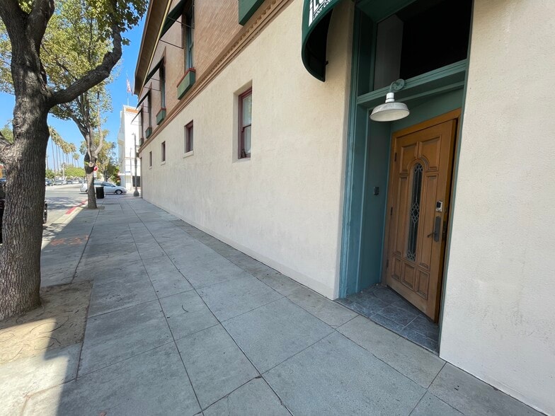 More Photos Of 200 E Chapman Ave, Orange Storefront Retail Office For Lease