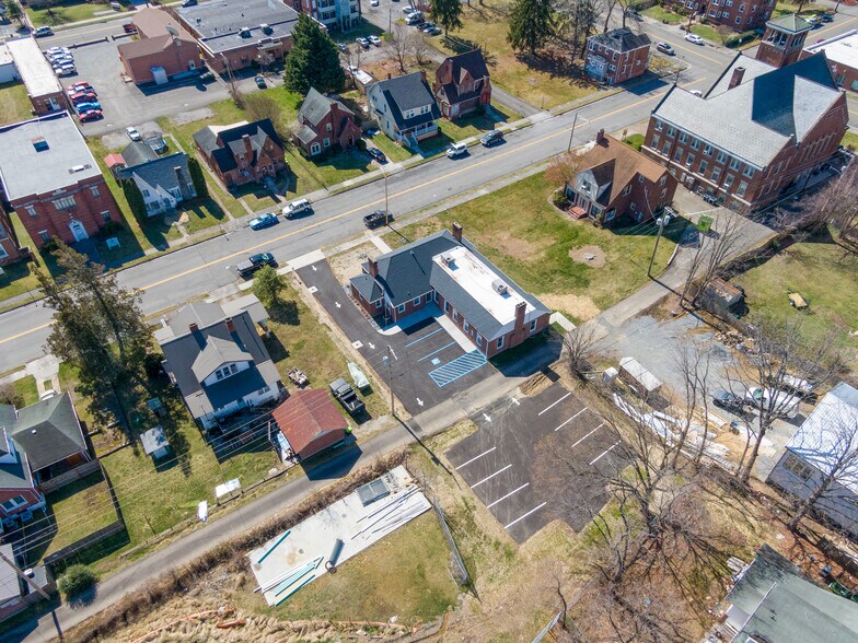 More Photos Of 44 4th St NW, Pulaski Office For Sale