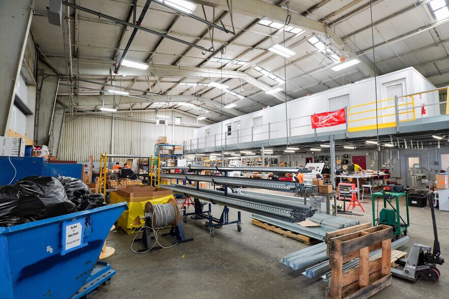 More Photos Of 4585 Cornell Rd, Blue Ash Manufacturing For Lease