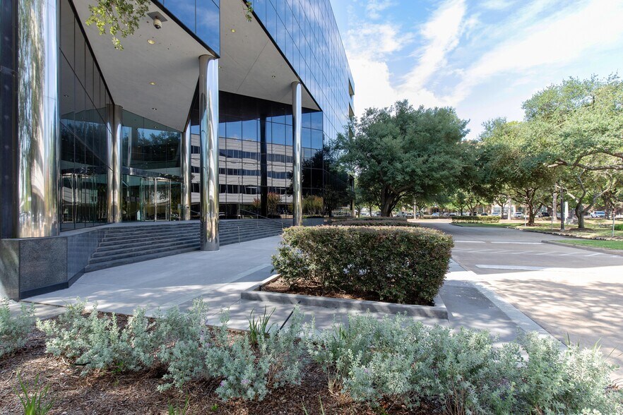 More Photos Of 16666 Northchase Dr, Houston Office For Lease