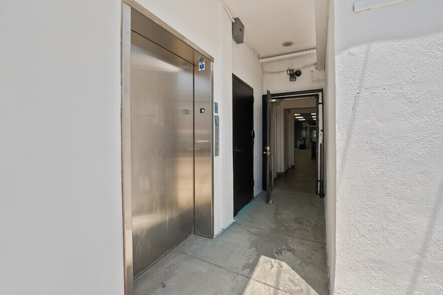 More Photos Of 355-359 N Fairfax Ave, Los Angeles Storefront Retail Office For Lease