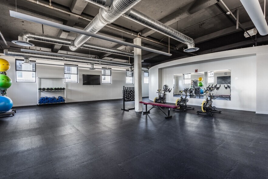 More Photos Of 36 S Pennsylvania St, Indianapolis Office For Lease