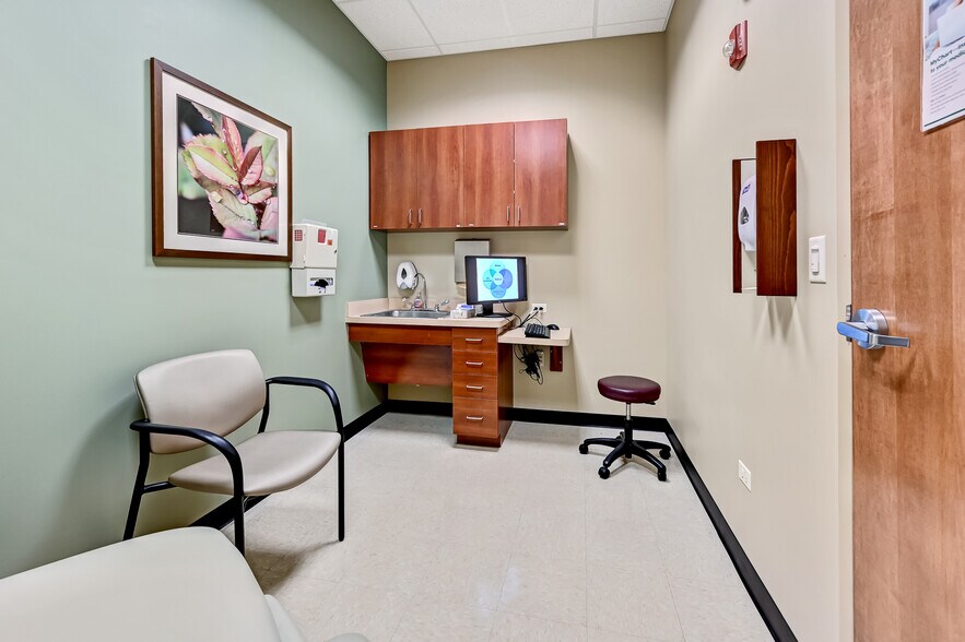 More Photos Of 1256 Waterford Dr, Aurora Medical For Sale