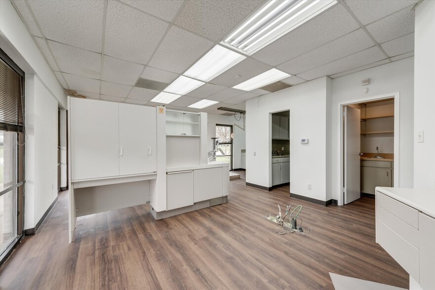 More Photos Of 2701 Osler Dr, Grand Prairie Medical For Sale