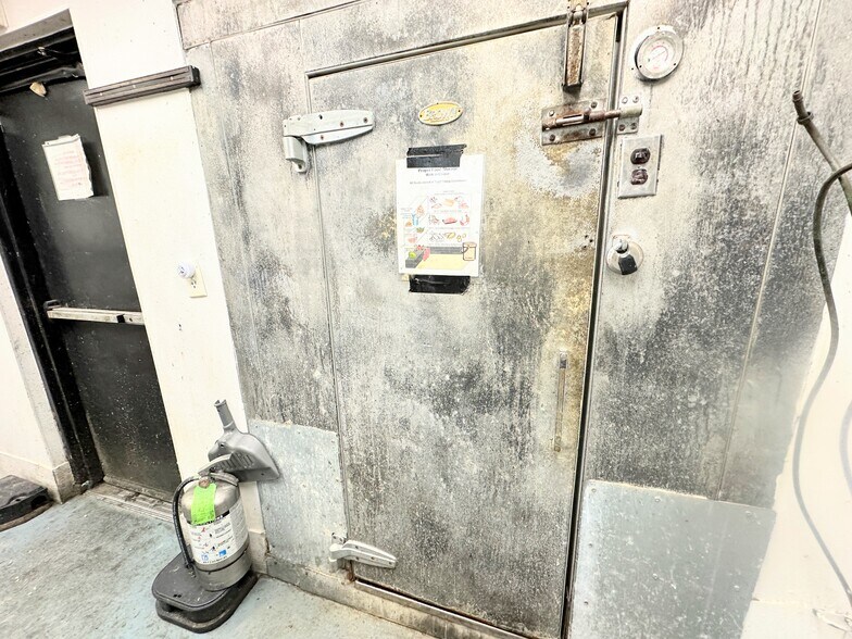 More Photos Of 1910 Magazine St, New Orleans Storefront Retail Residential For Lease