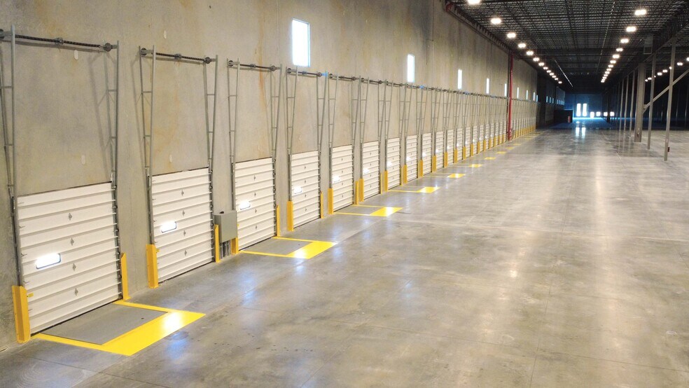 More Photos Of 301 Kenyon Rd, Suffolk Warehouse For Lease