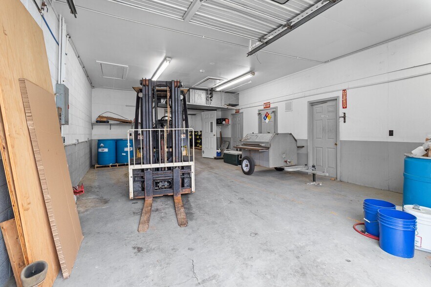 More Photos Of 704 N Central Ave, Locust Warehouse For Lease