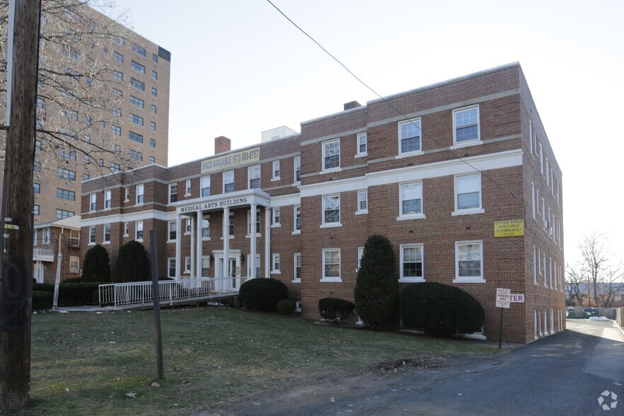 Primary Photo Of 228-230 W Jersey St, Elizabeth Medical For Lease