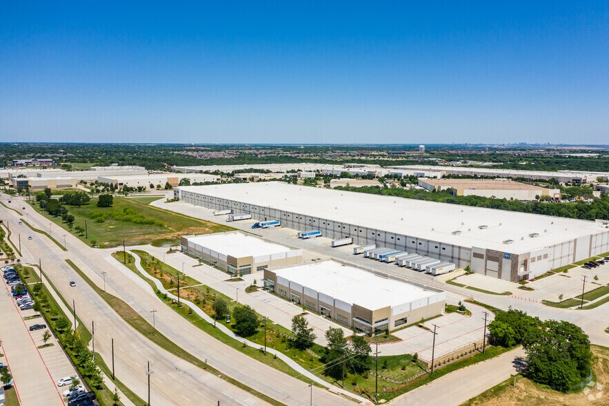 More Photos Of 400 Gerault Rd, Flower Mound Warehouse For Sale