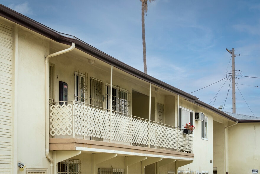 More Photos Of 919 N Oxford Ave, Los Angeles Multifamily For Sale