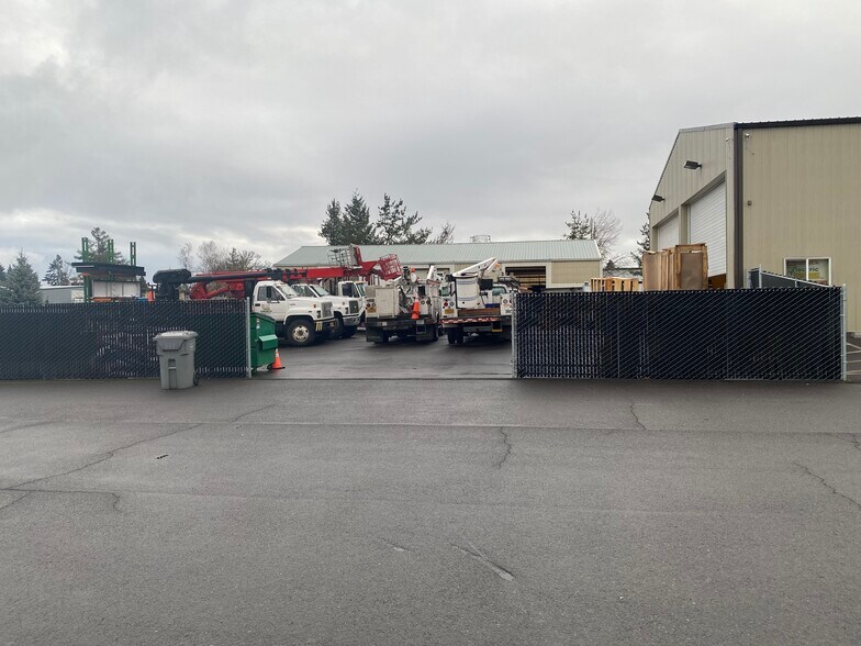 More Photos Of 1400 SE Township Rd, Canby Light Distribution For Lease