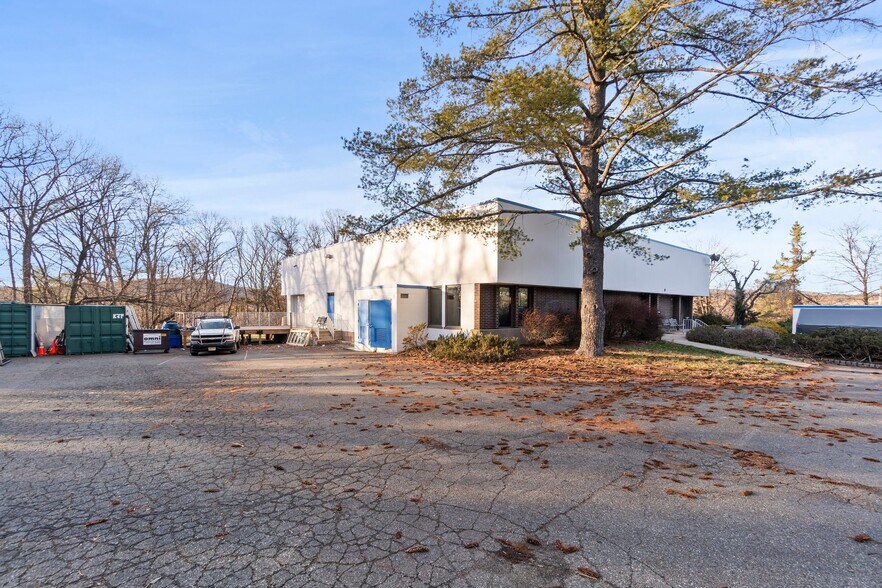 More Photos Of 6 Raritan Rd, Oakland Warehouse For Sale