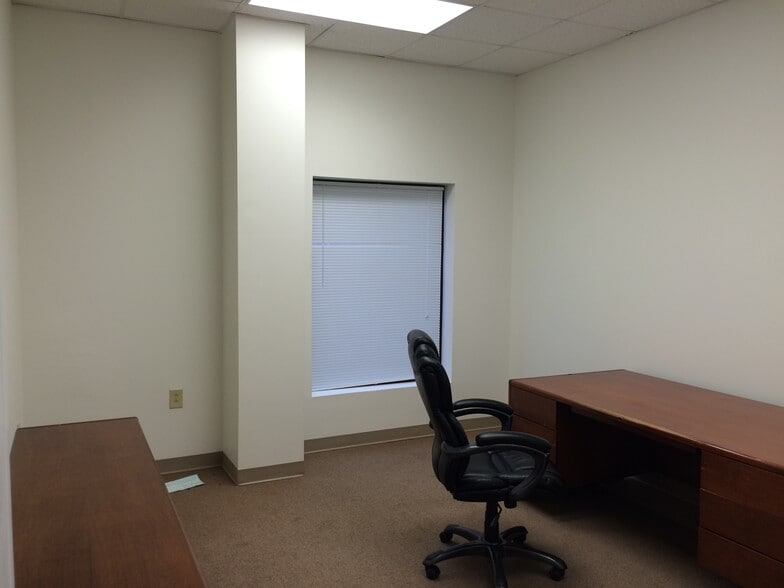 More Photos Of 4011-4015 Dearborn Pl, Concord Flex For Lease