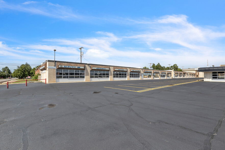 Primary Photo Of 5959 NW 39th Expy, Oklahoma City Auto Repair For Sale