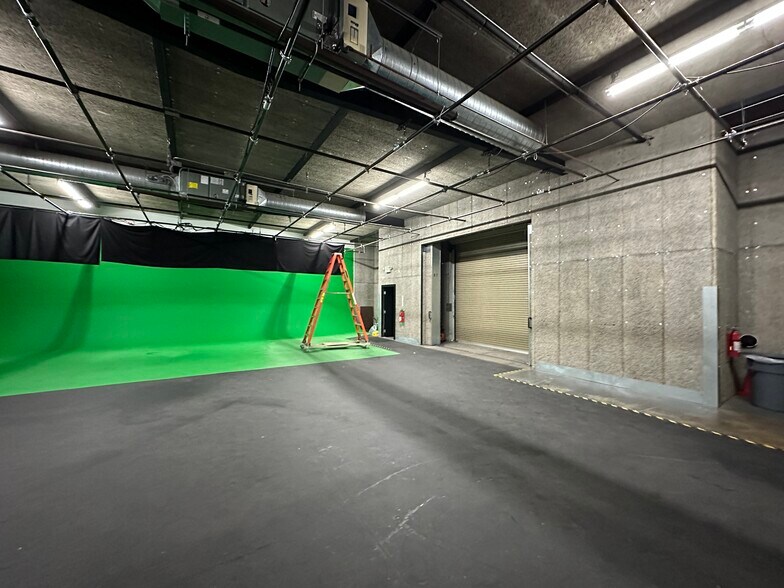 More Photos Of 5500-5510 Satsuma Ave, North Hollywood Warehouse For Sale