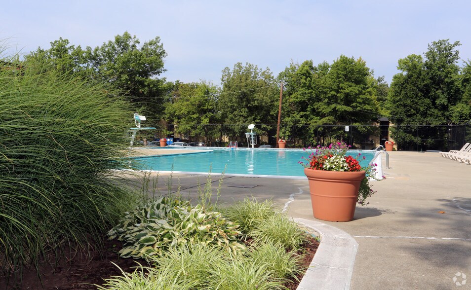 More Photos Of 6441 Livingston Rd, Oxon Hill Apartments For Sale