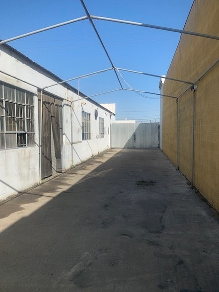 More Photos Of 2030 W 16th St, Long Beach Warehouse For Lease