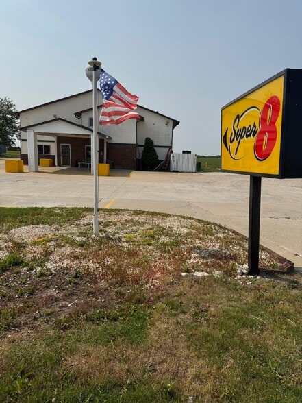 More Photos Of 2601 E 12th St, Mendota Hotel For Sale