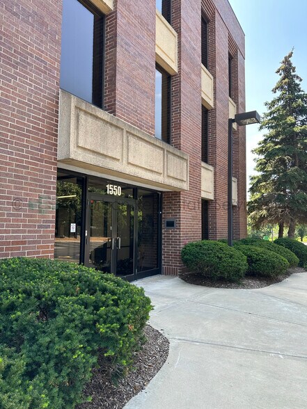 More Photos Of 1550 Spring Rd, Oak Brook Office For Sale