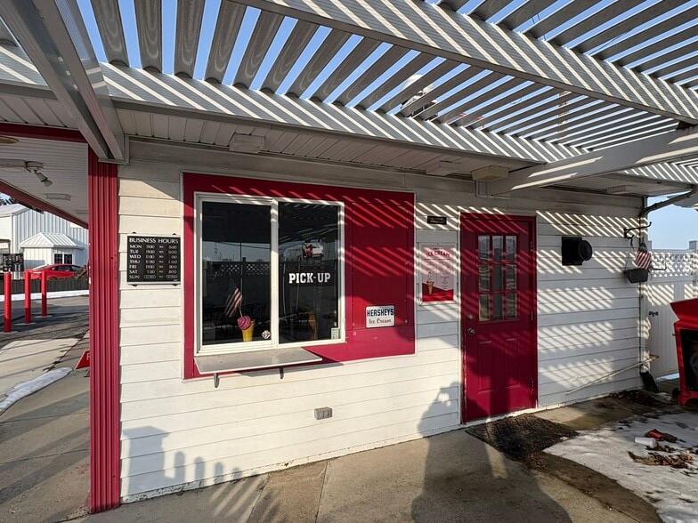 More Photos Of 961 E High St, Hicksville Restaurant For Sale