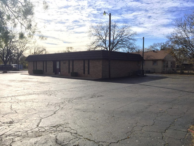 More Photos Of 240 S Mockingbird Ln, Abilene Office For Lease