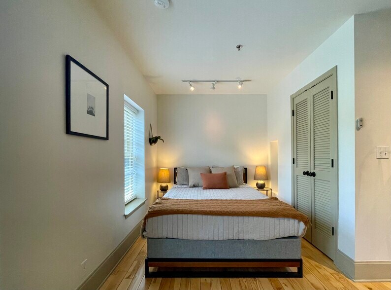 More Photos Of 5 Walnut St, Asheville Apartments For Sale