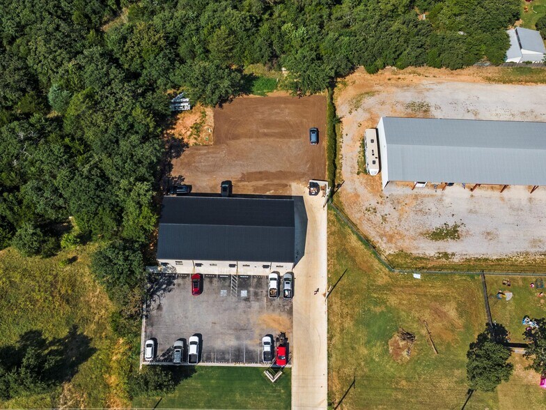 More Photos Of 801 S Tyler Ave, Blanchard Office For Sale