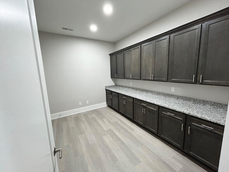 More Photos Of 140 E Professional Park Ct, Bowling Green Office For Sale