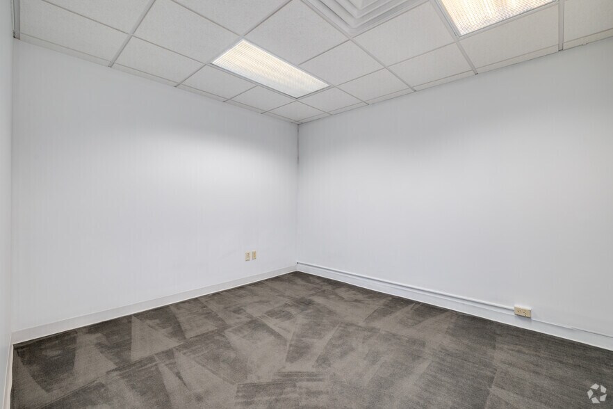 More Photos Of 1435-1441 Walnut St, Philadelphia Office For Lease