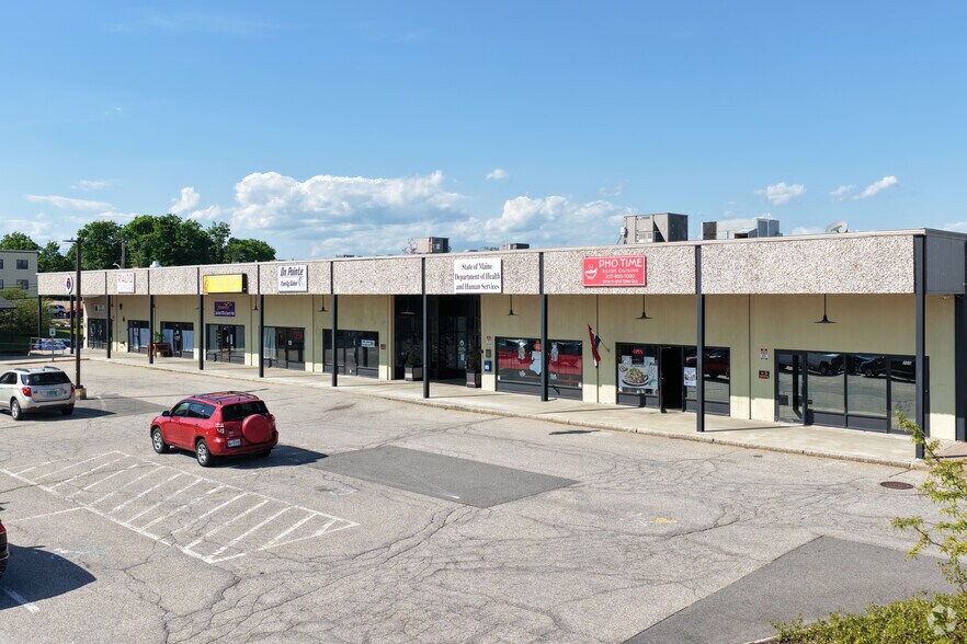 More Photos Of 886 Main St, Sanford Freestanding For Lease