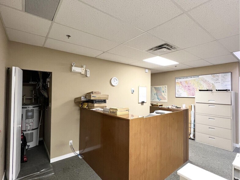 More Photos Of 998 Harbourside Dr, North Vancouver Showroom For Sale