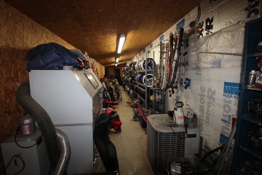 More Photos Of 585 S Main St, Central Square Auto Dealership For Sale