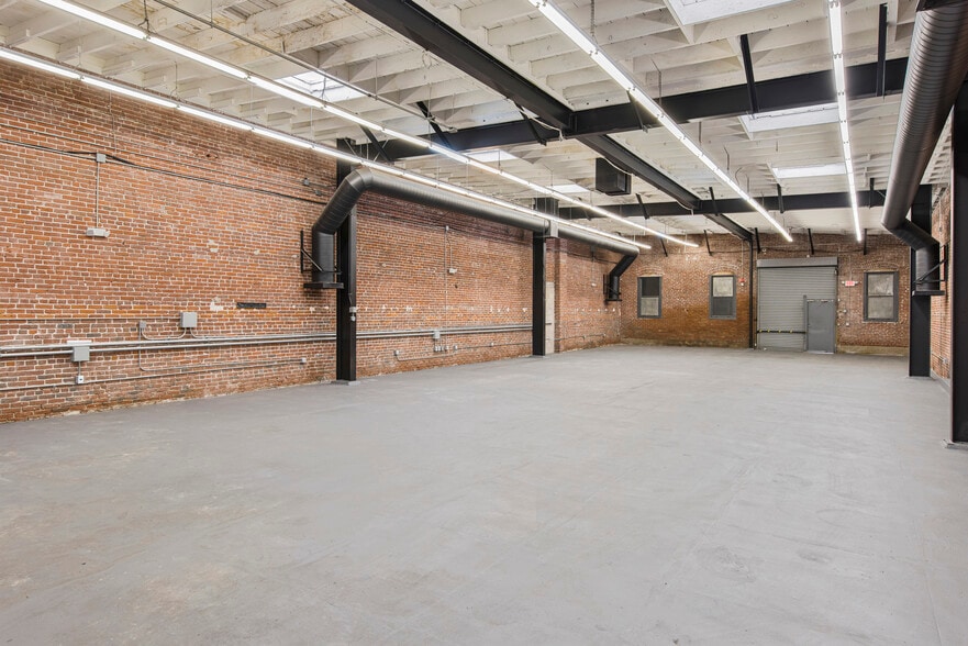 Primary Photo Of 1022 S Santa Fe Ave, Los Angeles Showroom For Sale