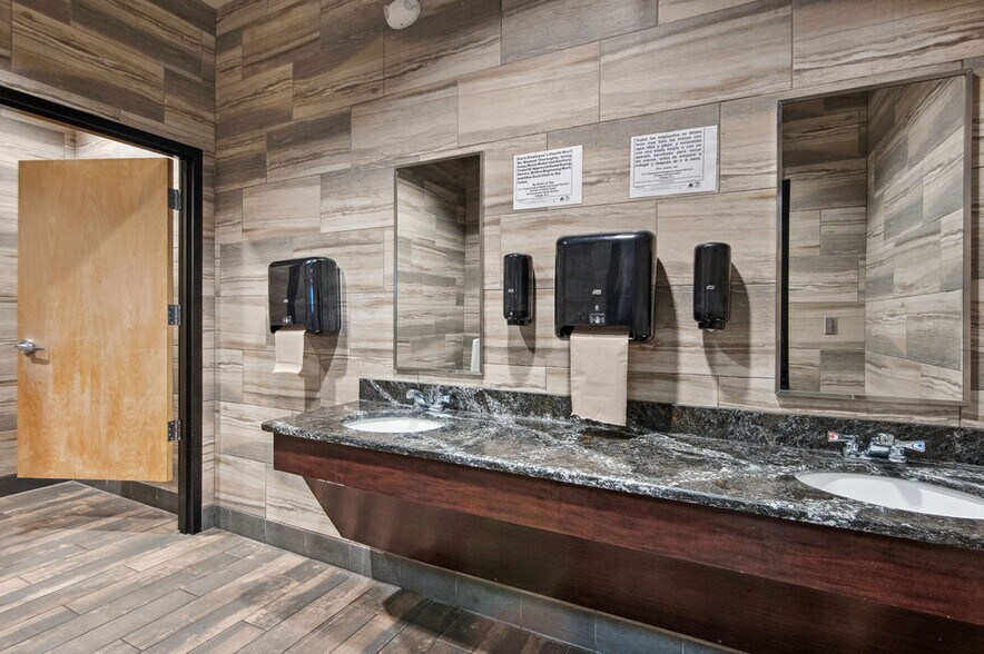 More Photos Of 2470 Gum Branch Rd, Jacksonville Restaurant For Sale