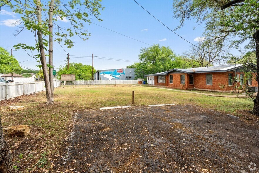 More Photos Of 10205 Old Manchaca Rd, Austin Flex For Lease