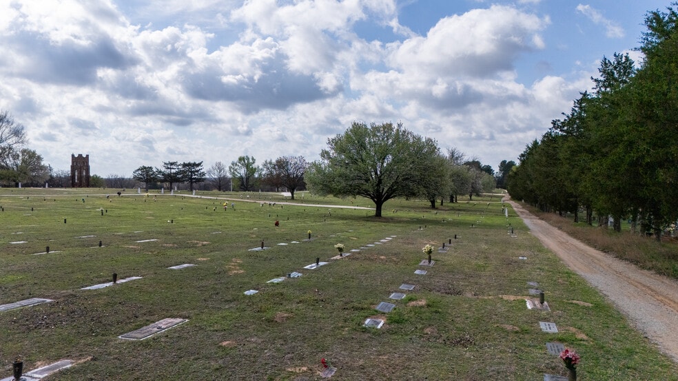 More Photos Of 12481 OK-19, Ada Cemetery Mausoleum For Sale