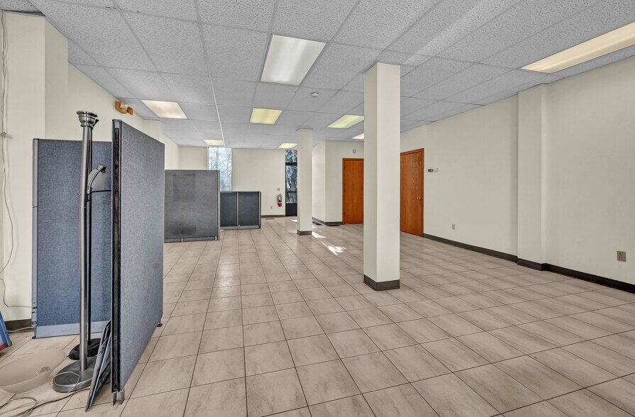 More Photos Of 126 Franklin St, Torrington Light Manufacturing For Sale