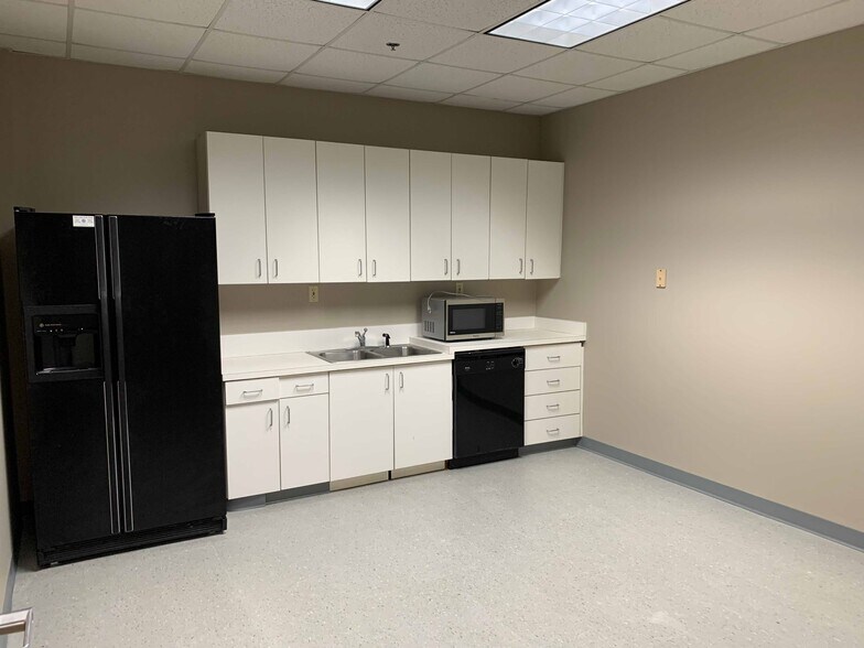 More Photos Of 3110 Moon Station Rd NW, Kennesaw Distribution For Lease