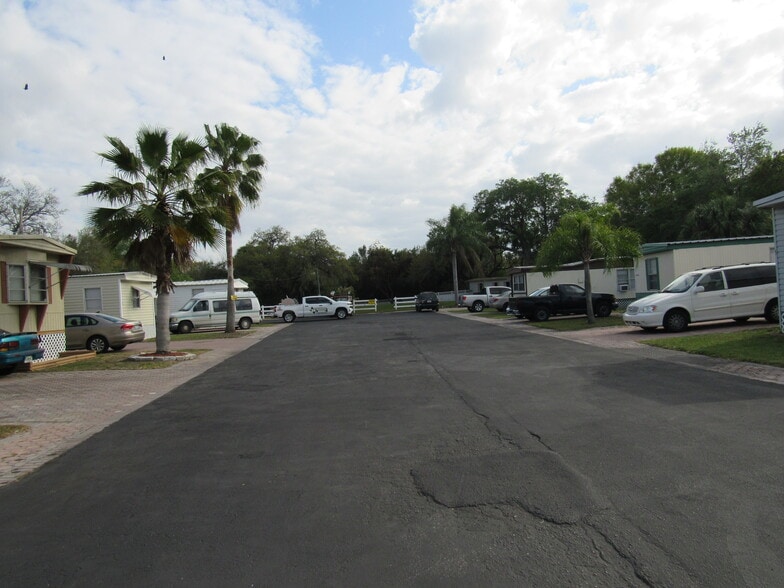 More Photos Of 12300 Phillips Ln, Gibsonton Manufactured Housing Mobile Home Park For Sale