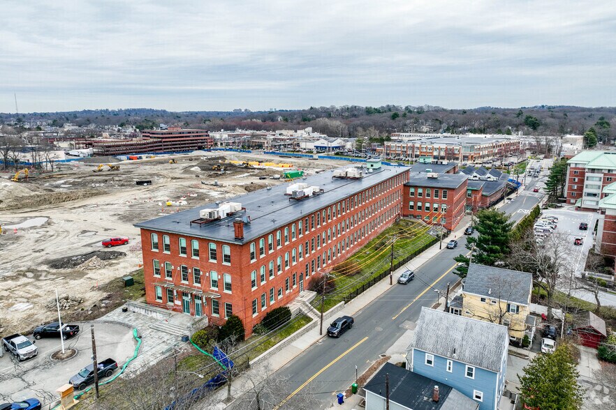 More Photos Of 156 Oak St, Newton Office For Lease