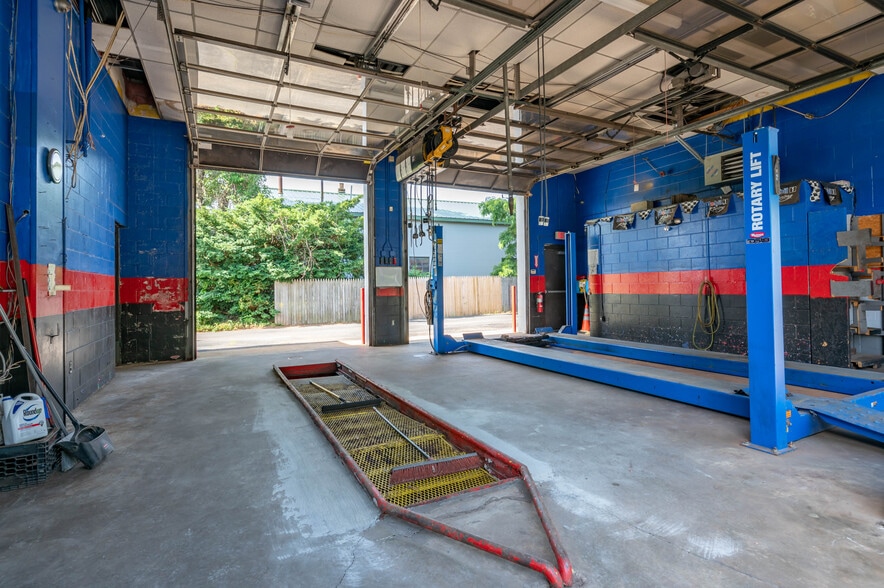 More Photos Of 386 Daniel Webster Hwy, Merrimack Auto Repair For Sale