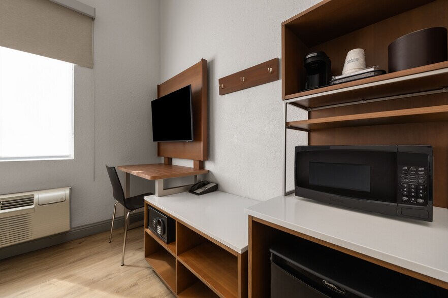 More Photos Of 888 S Main St, Fort Bragg Hotel For Sale