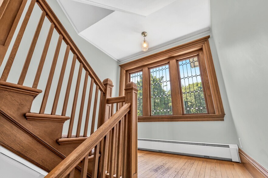 More Photos Of 110 Main St, Manchester Office Residential For Sale